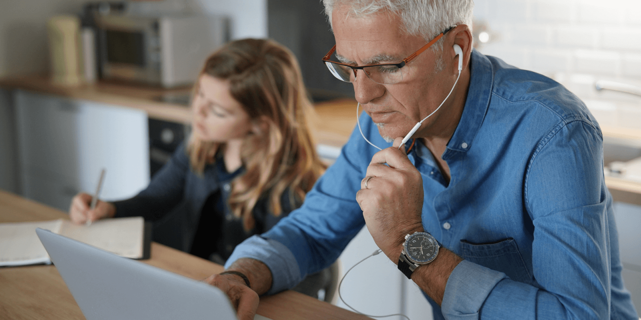 Seni Menjaga Fokus Saat Bekerja Di Rumah Penuh Godaan